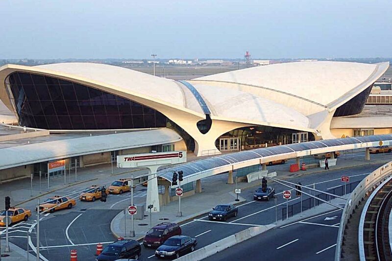 best New York Airport to go manhattan