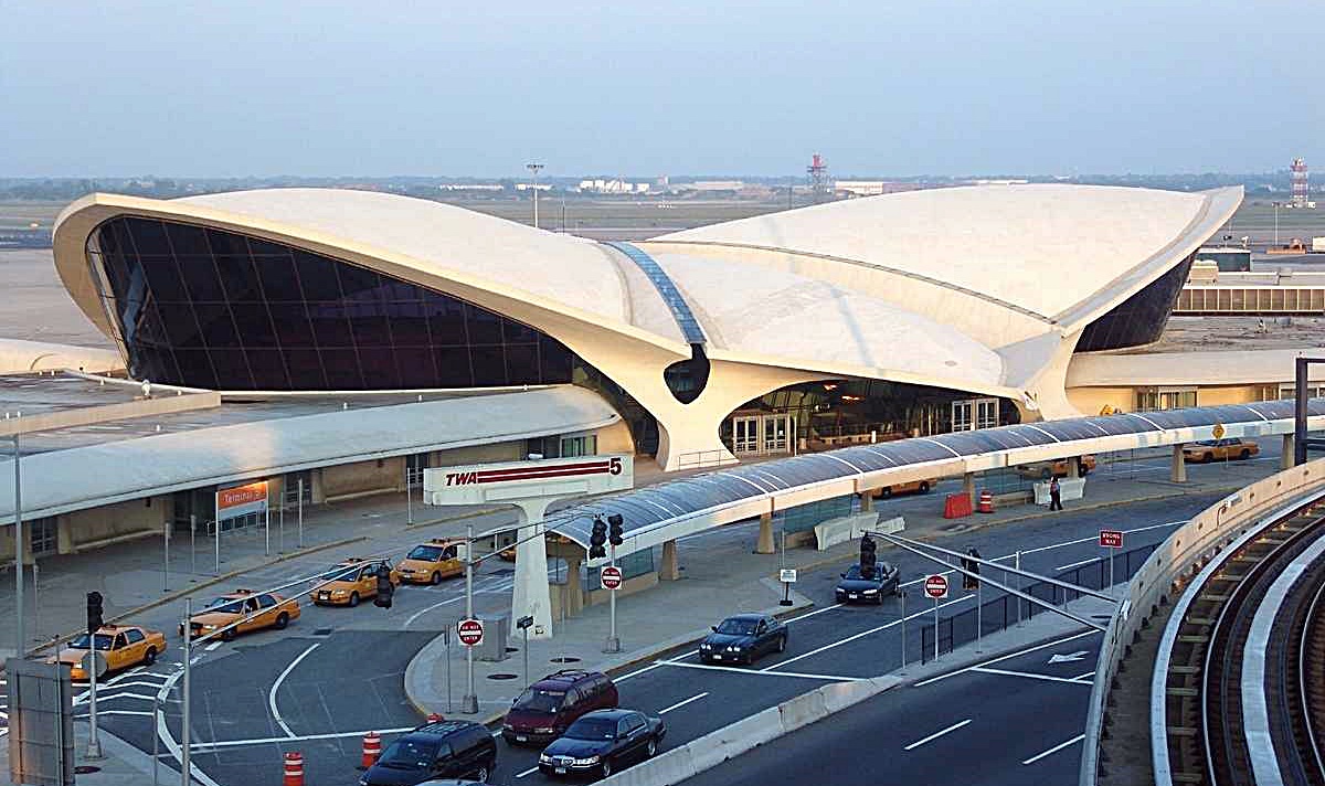 best New York Airport to go manhattan